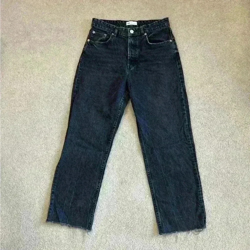 Zara black acid wash high rise mom boyfriend straight leg button front jeans